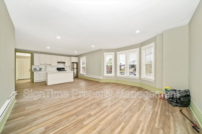 Building Photo - 25 Wayside Ave