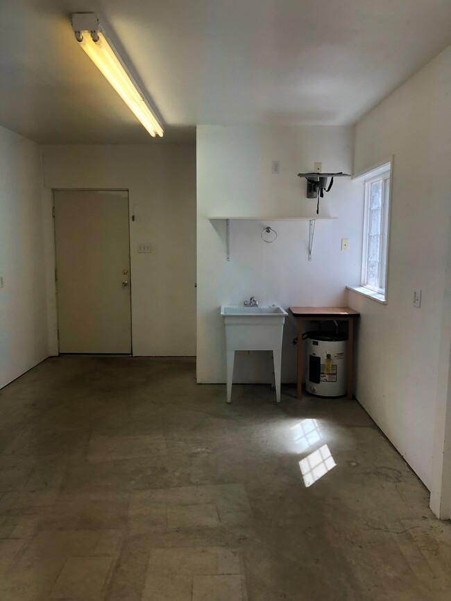 Building Photo - 24x48 Storage shop in Hucrest area with la...