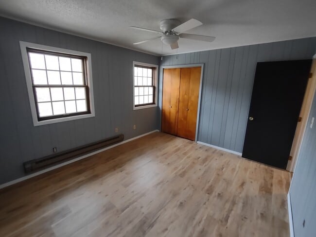 Building Photo - 405 N Church St