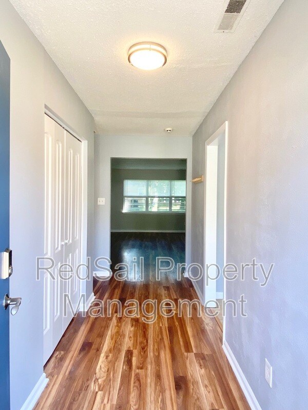Building Photo - 1028 Anderson Way