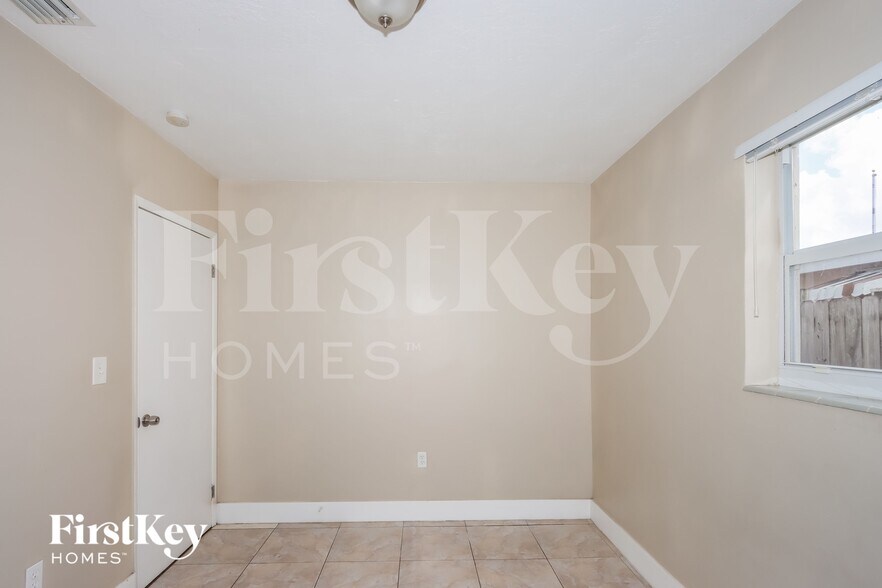 Building Photo - 1000 N 71st Ave