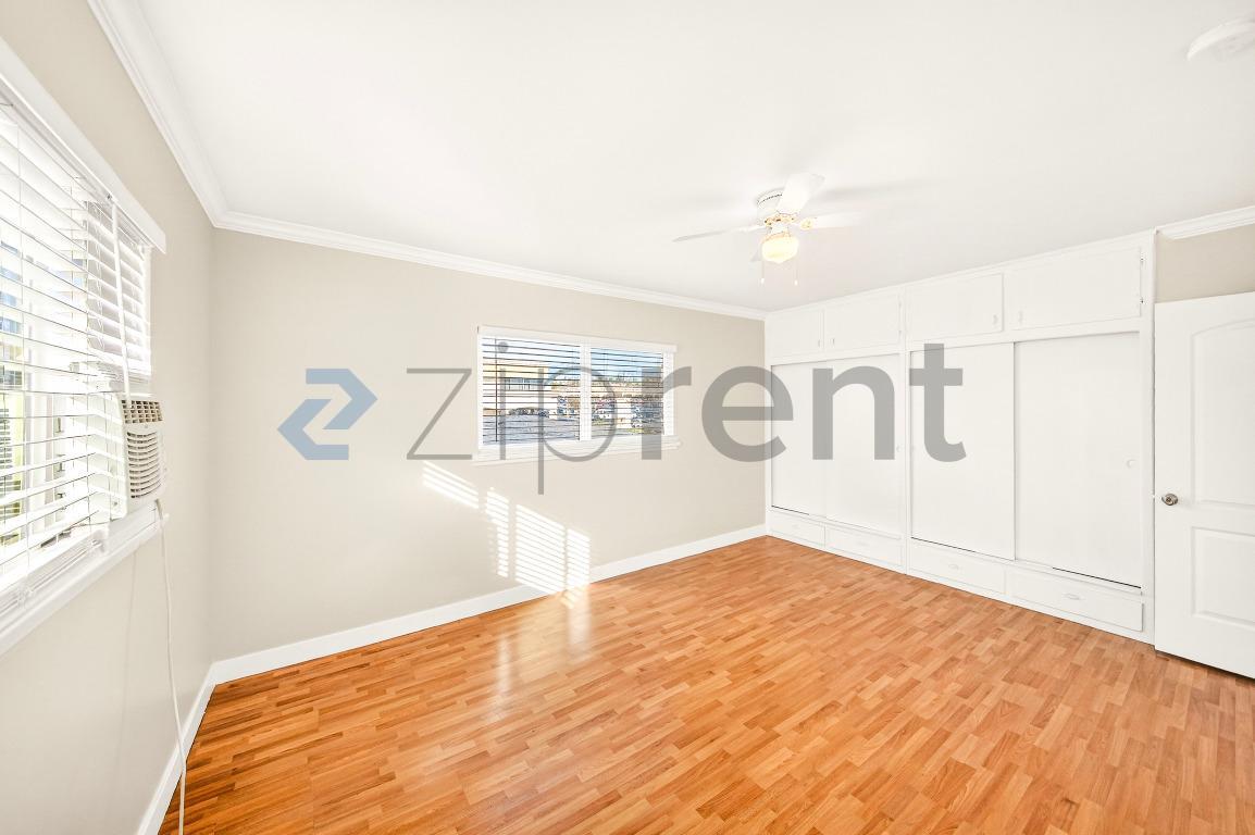 Building Photo - 2303 W Beverly Blvd