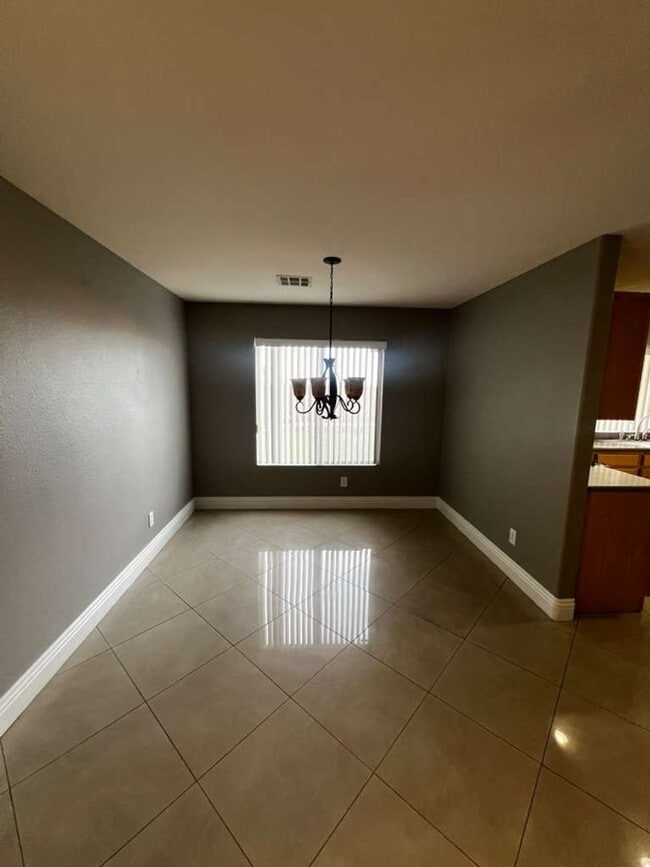 Building Photo - Must see 2 story 4 bed/3 bath home in the heart of SUMMERLIN