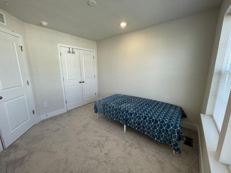 Building Photo - 1235 Greylock Ln