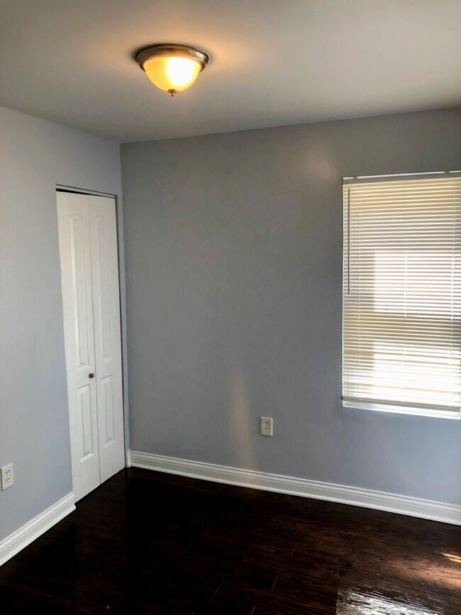 Building Photo - 6735 S Laflin St