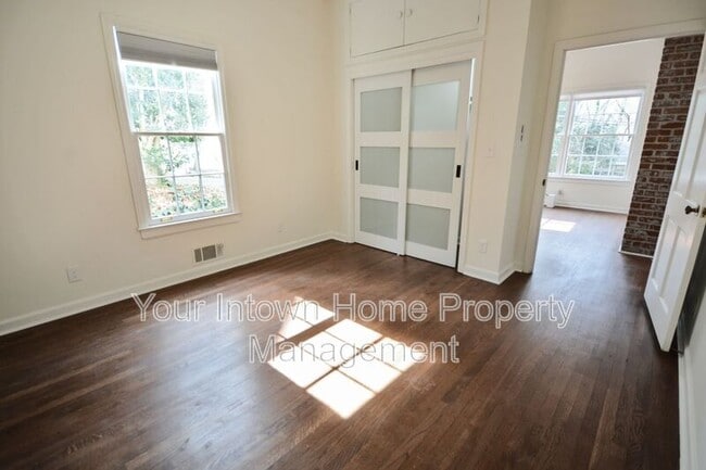 Building Photo - 1861 Ardmore Rd NW