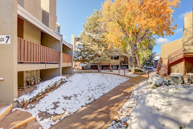 Building Photo - $1,550 - 1 Bed Updated Condo right by Cher...