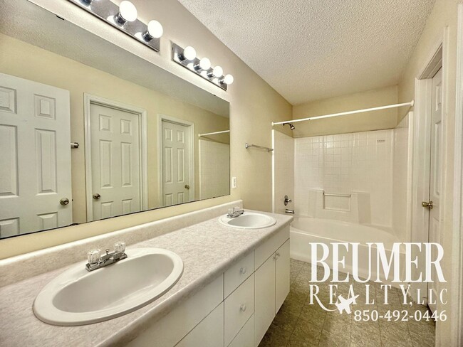 Building Photo - 3bd/2ba Home For Rent