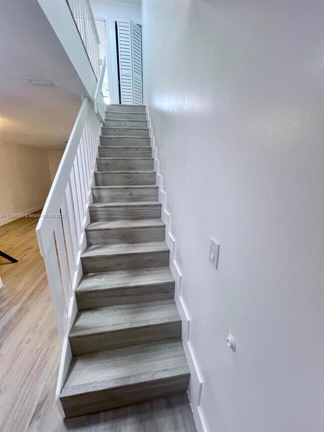 Building Photo - 6866 NW 173rd Dr