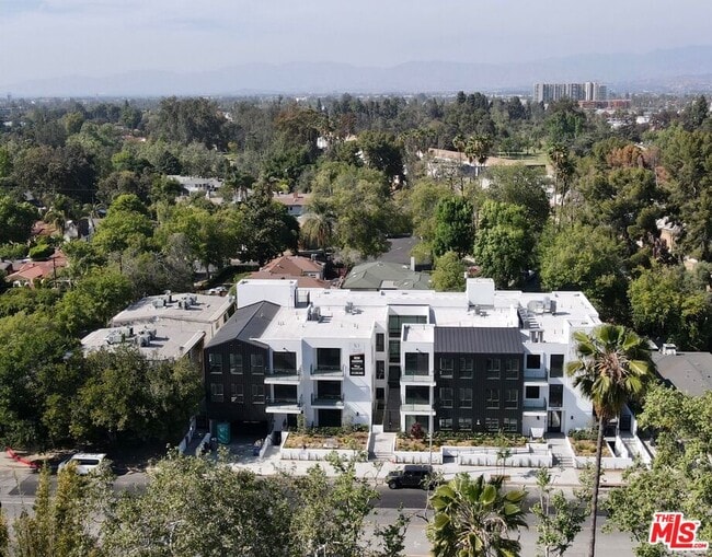 Building Photo - 11445 Riverside Dr