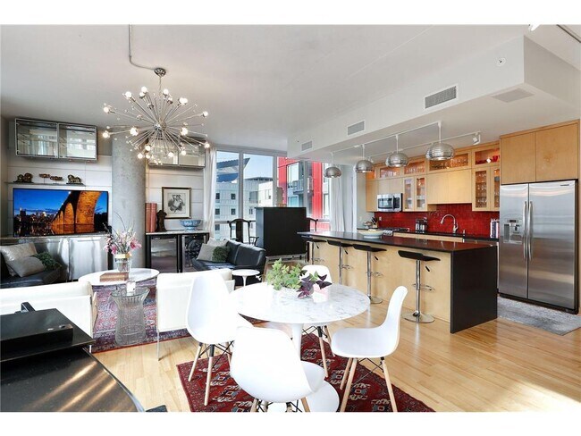 Building Photo - 901 S 2nd St