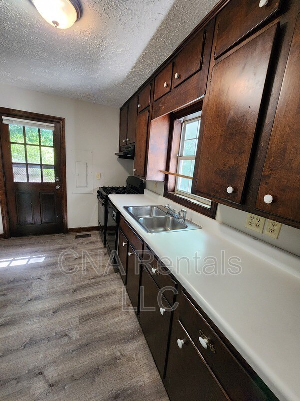 Building Photo - 104 E Acres Dr SE