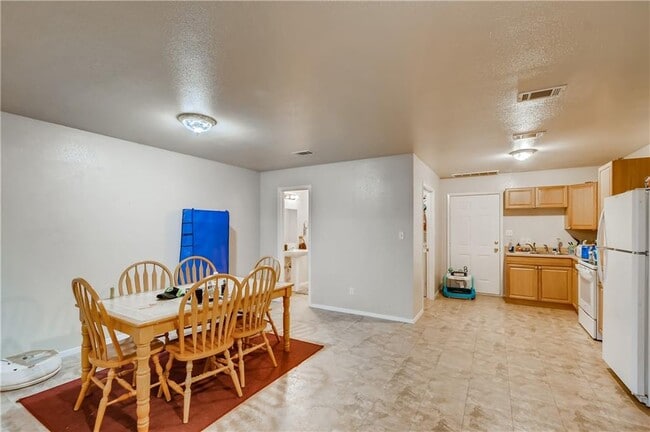 Building Photo - 112 E Davilla St