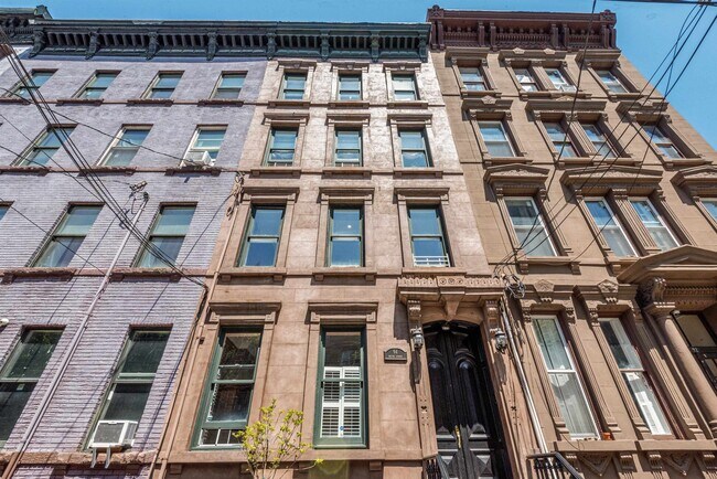Building Photo - 94 Wayne St
