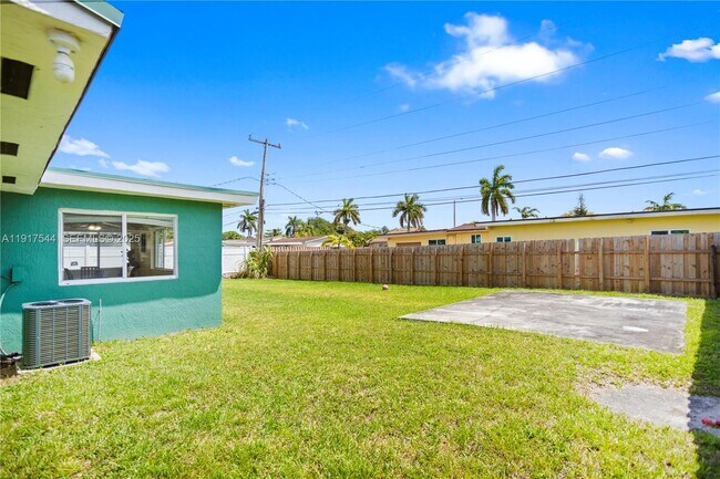 Building Photo - 1831 SW 97th Terrace