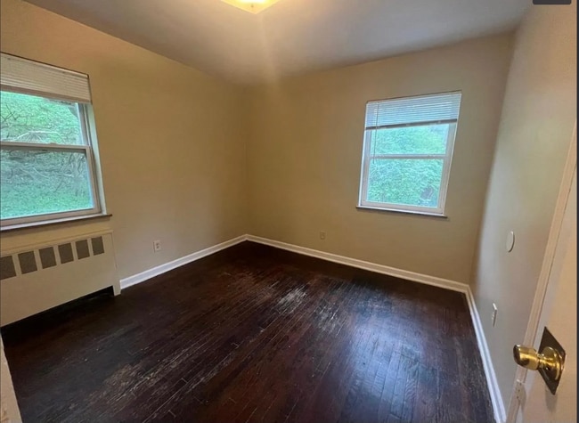 Building Photo - Updated 3-Bed Unit - Spacious!