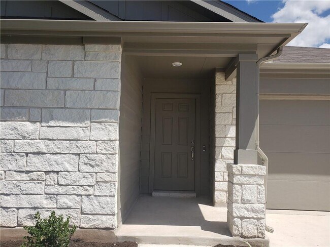 Building Photo - 104 Mountain Maple St