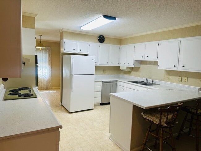 Building Photo - 2118 Wimbledon Dr