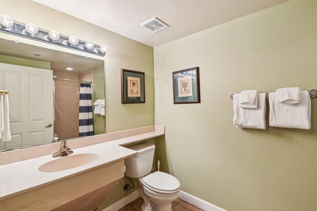 Building Photo - 9900 S Thomas Dr