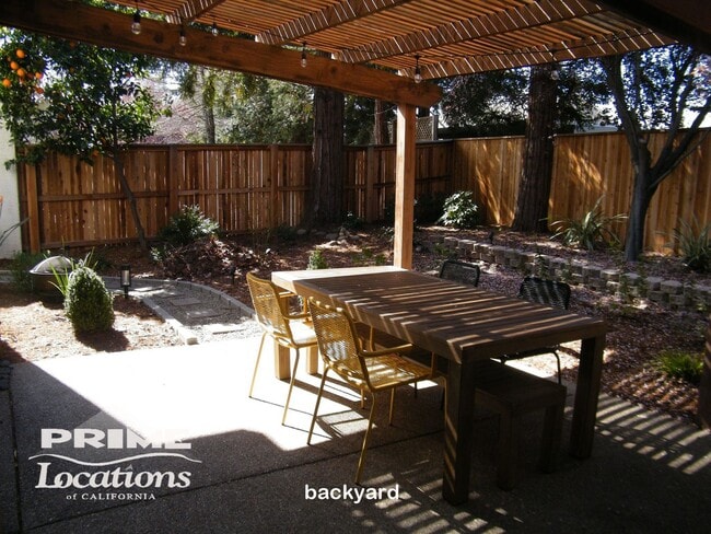 Building Photo - Wow!! An east Roseville charmer