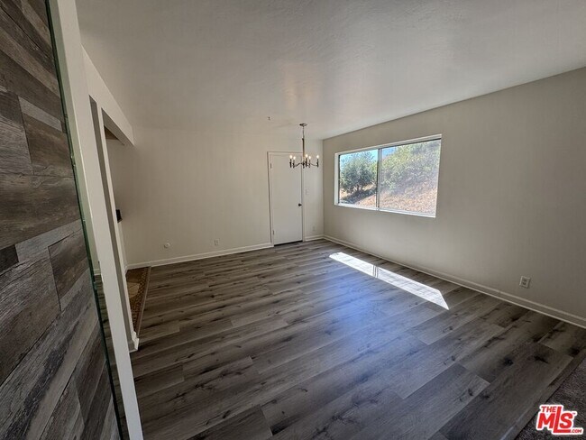 Building Photo - 6700 Hillpark Dr