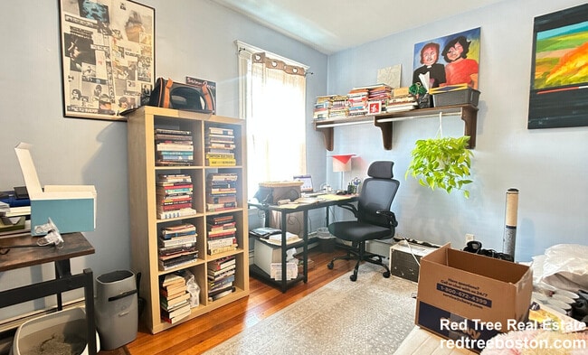 Building Photo - 3 Holman St