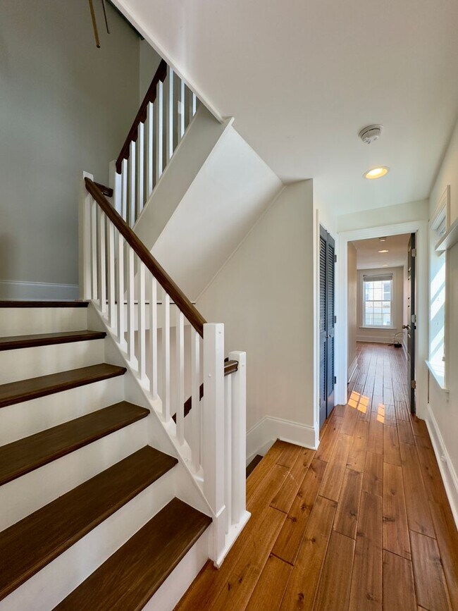 Building Photo - Elegant 3 Bedroom/3.5 Bathroom Townhome in...