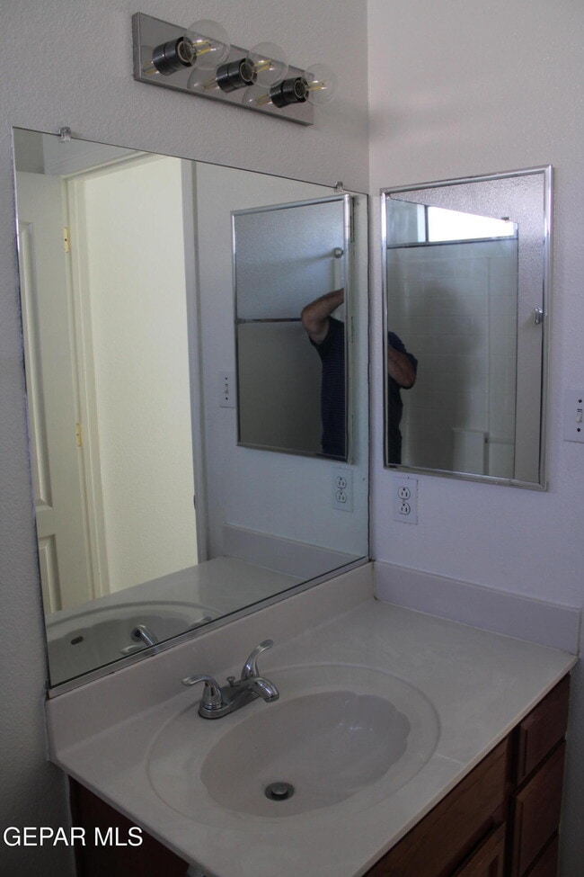Building Photo - 13985 Sandy Rock Dr