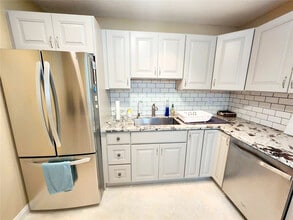 Building Photo - 6281 Bay Club Dr