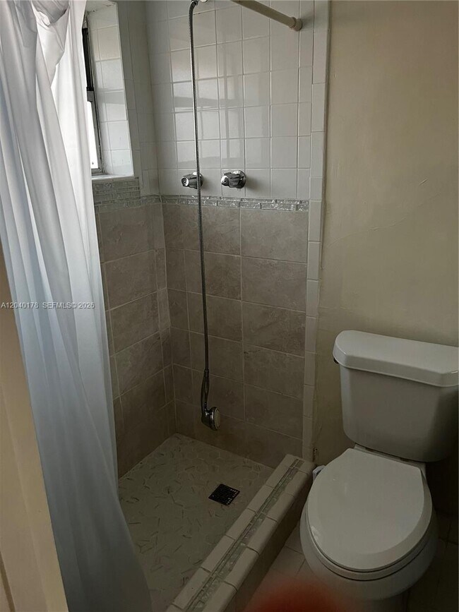 Building Photo - 8650 SW 67th Ave
