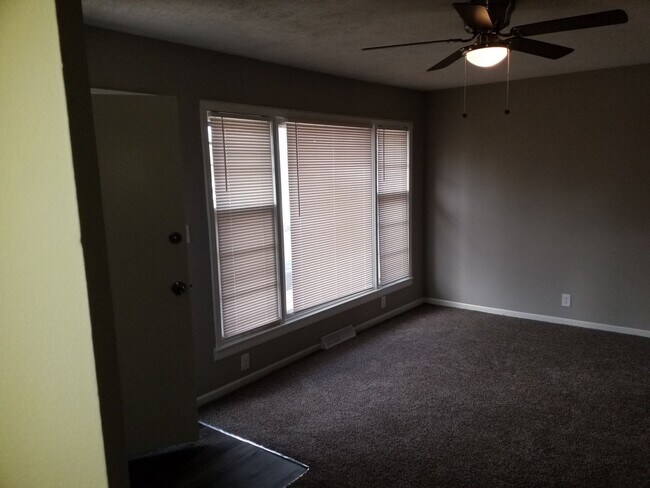 Building Photo - AVAILABLE NOW! Liberty Home 3 Bed 2 Bath 2...