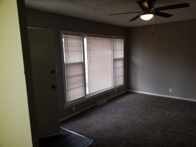 Building Photo - NO SECURITY DEPOSIT for OCTOBER MOVE IN! A...