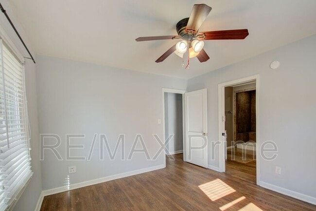 Building Photo - 200 Cynthia Dr