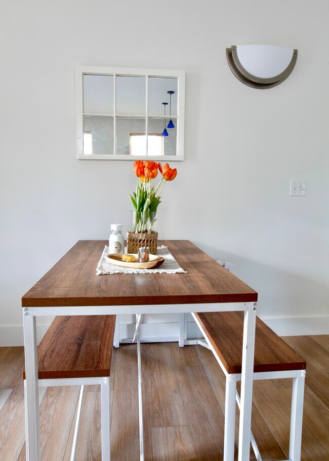 Dining area - 60 Winooski Falls Way
