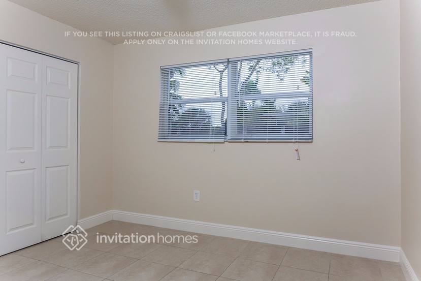 Building Photo - 1000 NW 93rd Terrace
