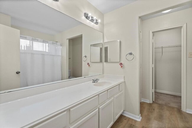 Building Photo - 9039 Farm Ridge Ln
