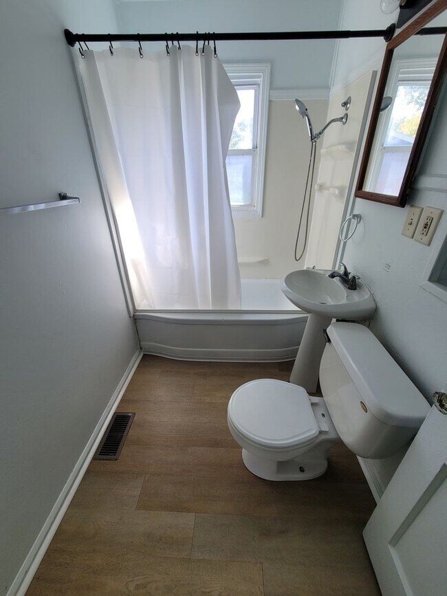 Building Photo - FLIPPED 2 BR HOME, CENTRALLY LOCATED!