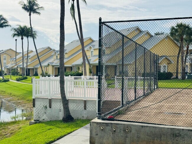 Building Photo - 6323 La Costa Dr