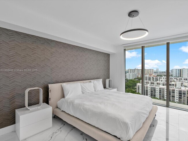 Building Photo - 300 Sunny Isles Blvd