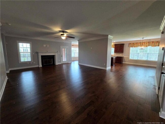 Building Photo - Rental in gated Gates Four!