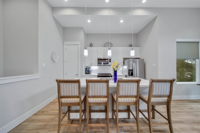 Building Photo - 814 Thornton Rd