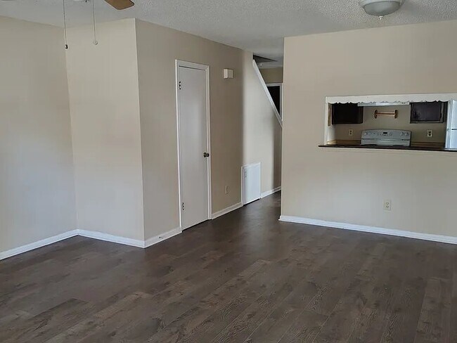 Building Photo - 112 Leila Ln