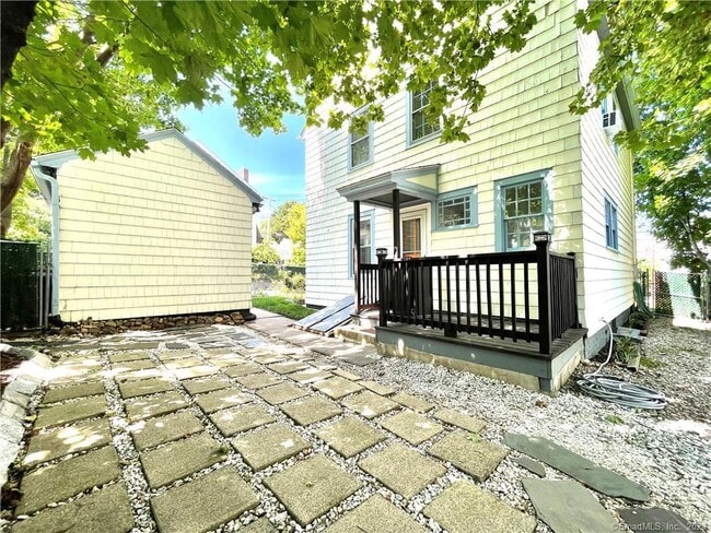 Building Photo - 294 Fountain St