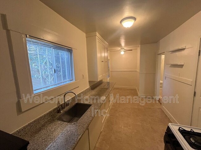 Building Photo - 1940 California St