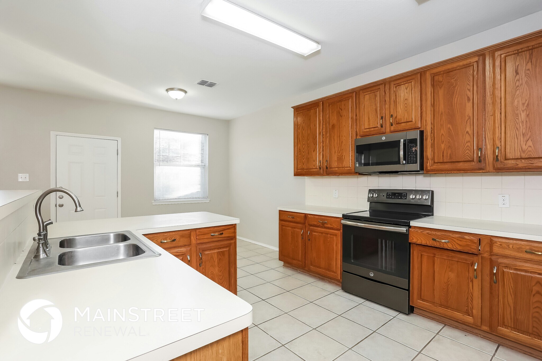 Building Photo - 920 Medina Dr
