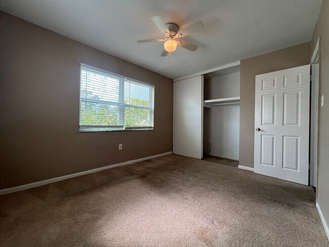 Building Photo - $1,295 ** Annual Lease ** 2 Bedroom / 1 Bath * Single Family ** Port Charlotte ** Canal