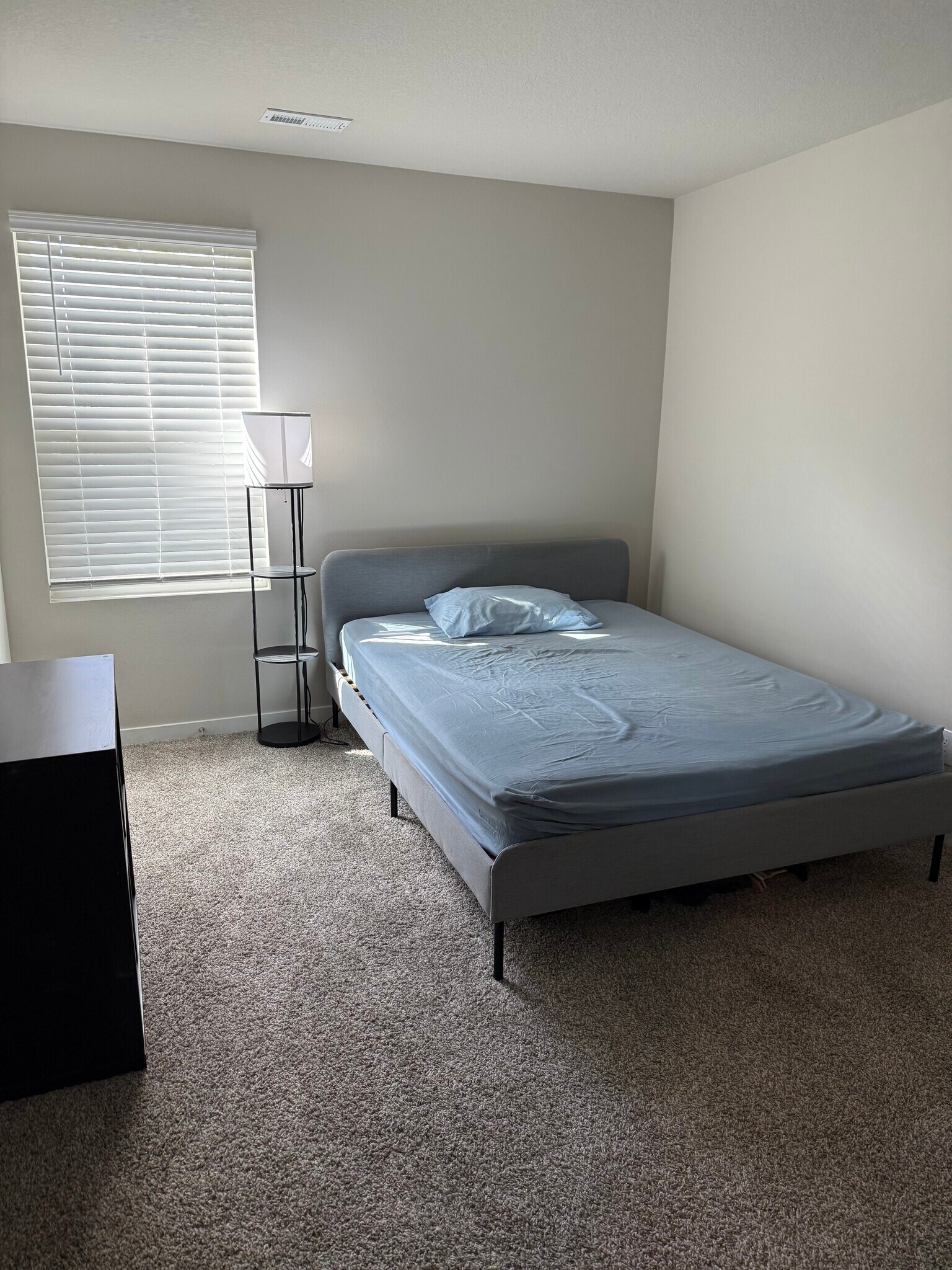 Guest room 1 - 4521 SE Ember Ln