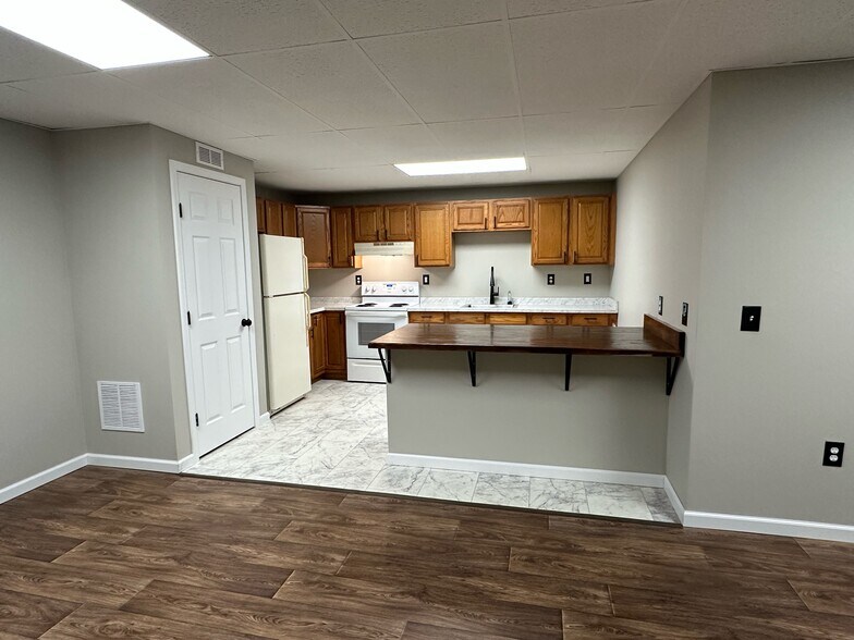 Building Photo - 34209 US-6