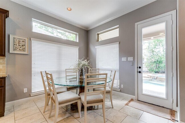 Building Photo - 15 Canoe Bend Dr