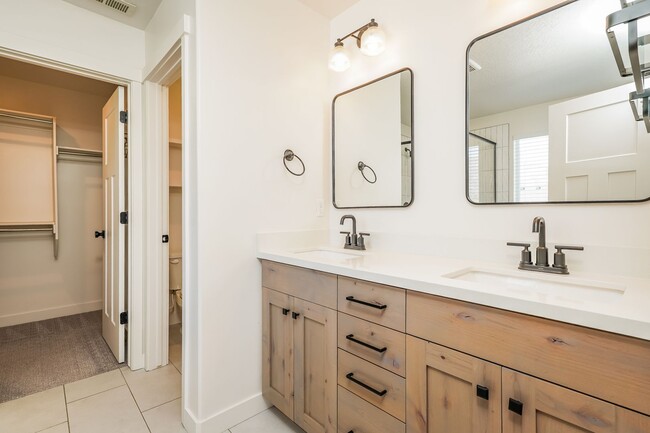 Building Photo - Spacious 4 Bed, 2.5 Bath Home with Central Air & 2-Car Garage! - Available NOW!